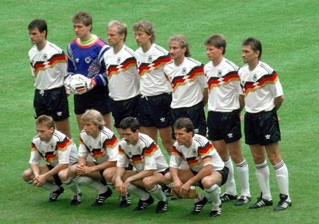 Foto Posada Da Seleção Alemã Tricampeã Mundial De 1990