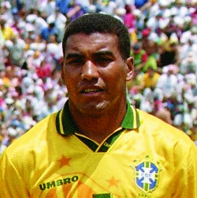 Jogadores da Seleção Brasileira de 1994 comemoram o título